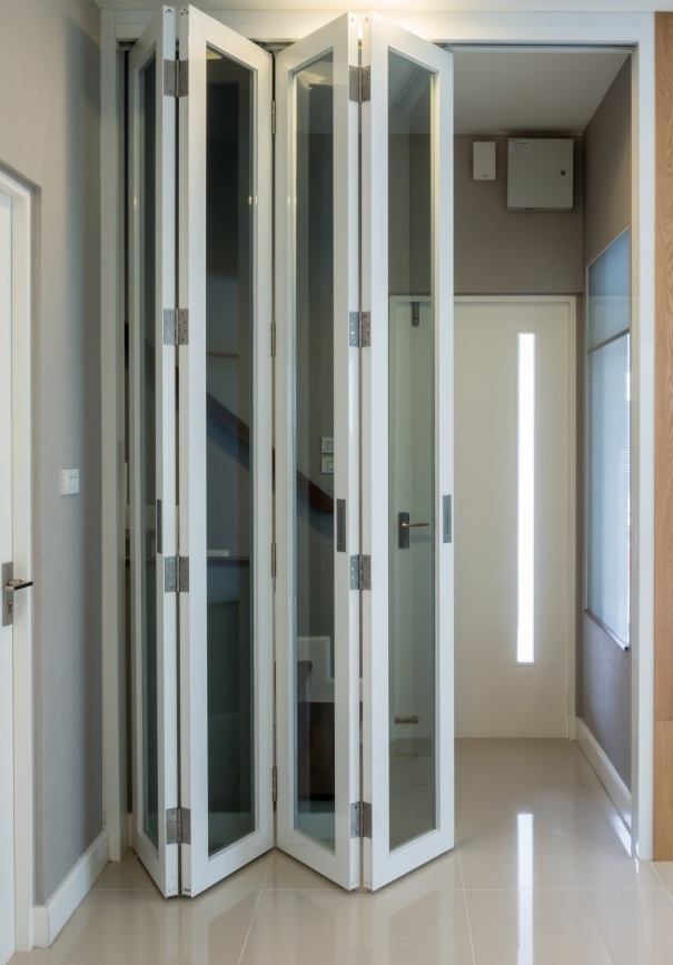 bifold door Chessington, Hook, KT9